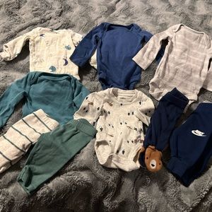 Newborn clothing lot